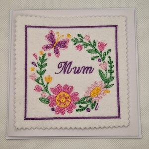 Carte brodée papillon couronne de maman