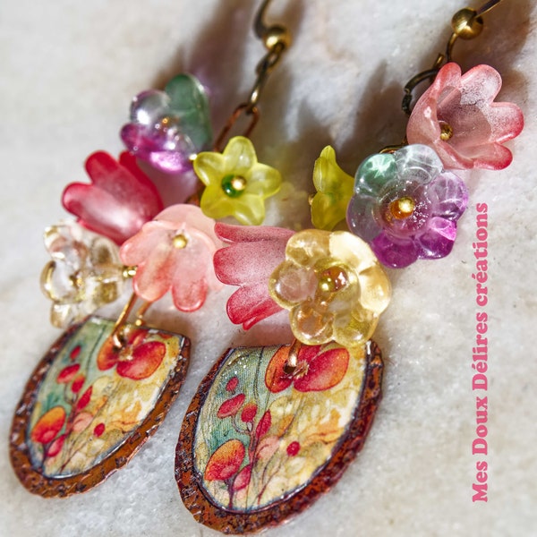 Boucles d'oreilles cuivre émaillé artiste : Les printanières,cascade de fleurs, rose vert orange, crochet permutable