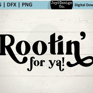 以下が含まれることがあります： スタイリッシュなフォントで「Rootin' for ya!」というテキストが書かれた白黒のグラフィックデザインです。