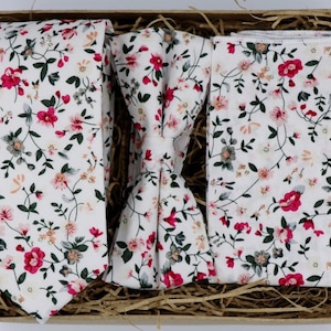 GINNY: Ivory Floral Tie Gift Set Ivory Skinny Tie Floral Bow Tie Floral Handkerchief Groomsman Gifts For Men Wedding Bow Tie Wedding Attire