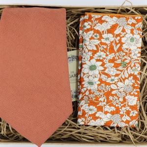 LEO & EAST: Terracotta Orange Tie, Rustic Wedding, Mens Pocket Square, Mens Gift Set, Rust Tie, Rust Handkerchief, Autumn Wedding, Mens Ties