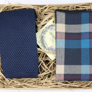 DAVE & ARTHUR: Ties for Men, Knit Tie, Knitted Tie, Knitted Necktie, Wedding Tie, Checked Pocket Square, Vintage, Groomsmen Gifts, Navy Tie,