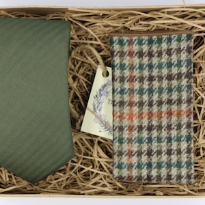 Forest Green Tie & Tweed Pocket Square Set: Wool Groomsmen Wedding Attire
