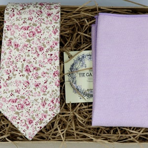 SAM & RAY: Blush Floral Tie, Lilac Handkerchief, Ties for Men, Gift for Men, Wedding Dress, Wedding Attire, Groomsmen Gifts, Pocket Square