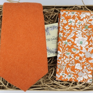BEN & EAST: Orange Tie, Rust Wedding, Mens Pocket Square, Mens Gift Set, Rust Tie, Rust Handkerchief, Autumn Wedding, Mens Ties