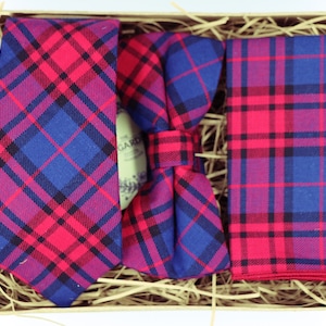 RUPERT : Rote Tartan Krawatte, Tartan Fliege, Einstecktuch, Hochzeitskleid, Hochzeitskrawatte, Rote Krawatte, Groomsmen Geschenke für Männer, Herrenkrawatten für Männer