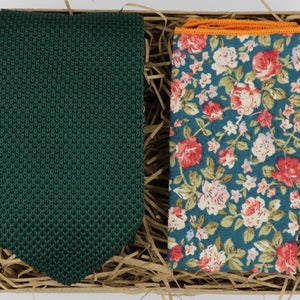 PADDY & ANNE: Knitted Tie, Floral Pocket Square, Emerald Green Tie, Knitted Necktie, Wedding Dress, Groomsmen Gift, Mens Ties, Ties for Men