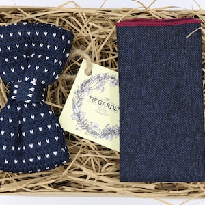 GLYN - gebreide vlinderstrik, marineblauwe strik, marineblauwe vlinderdas, zwarte stropdas, cadeaus voor mannen, vintage look, marineblauw pochet, stropdassen voor heren,