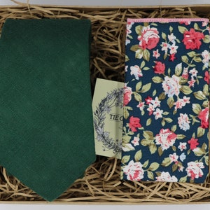 EM & ANNE: Emerald Green Tie, Floral Pocket Square, Green Mens Tie, Wedding Tie, Groomsmen Gifts, Wedding Attire, Mens Necktie,