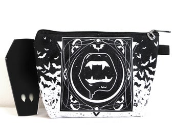 Astuccio trousse con zanne da vampiro
