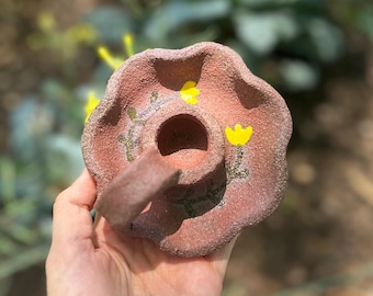 Portacandele in argilla viola selvatica con fiori gialli