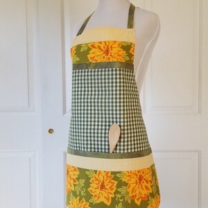 Yellow Apron With Floral Pocket O/S Style AP10 main image 0