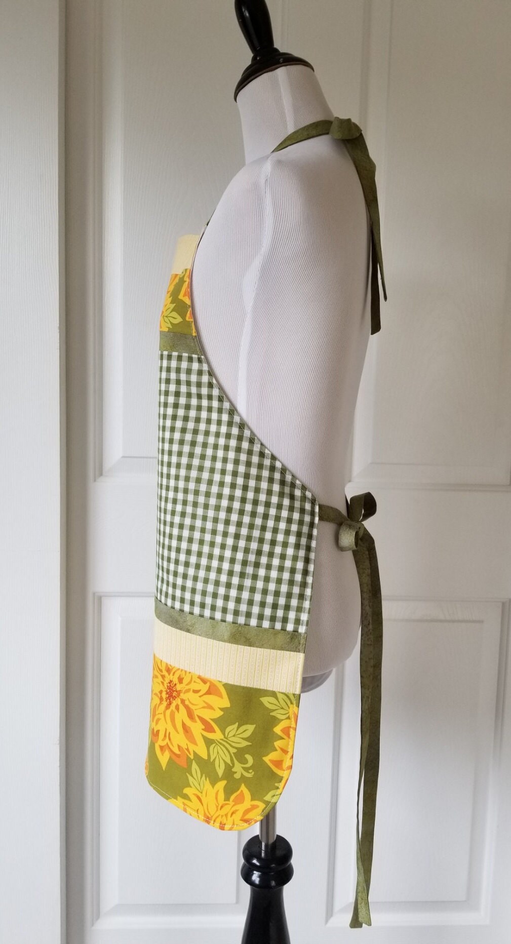 Yellow Apron With Floral Pocket O/S Style AP10 main image 1