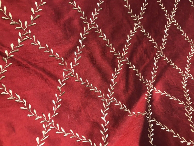SAMPLE SWATCH 100/% Silk Taffeta Dupioni Fabric Embroidery Floral Diamonds