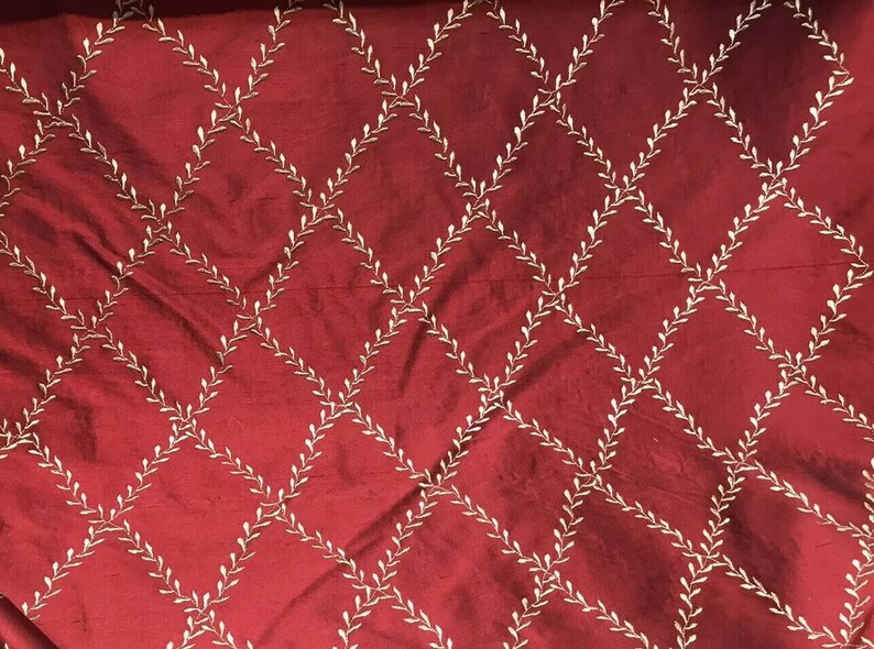 SAMPLE SWATCH 100/% Silk Taffeta Dupioni Fabric Embroidery Floral Diamonds