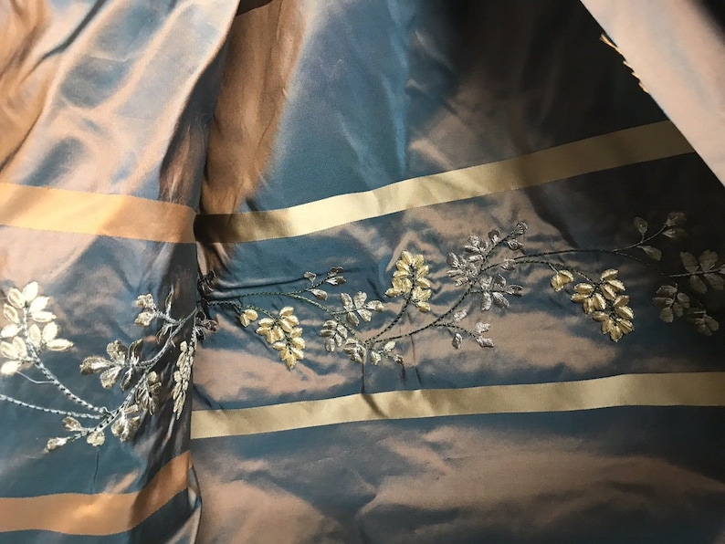 100/% Silk Taffeta Embroidery Fabric Teal /& Peach Iridescent 34 Yard Remnant