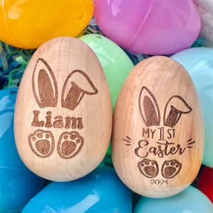 Personalisierte hölzerne Eierbecher | Baby Ei | Osterkinder | Benutzerdefinierte Holzei | Osterkorbfüller | Mein 1.Ostern | Sensorisches Ei-Holz