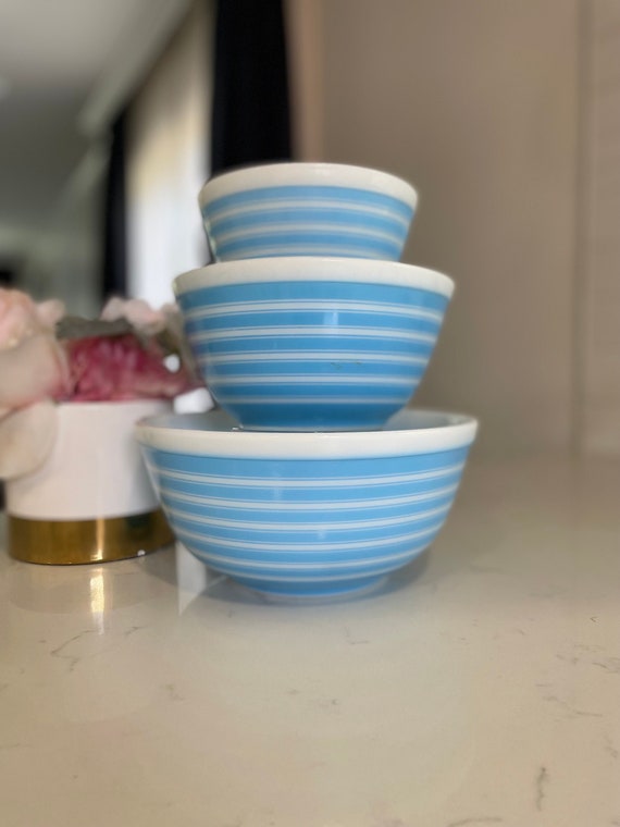 OLD PYREX ブルーラインボウル by coningOP069点セット Set of 3 Vintage Pyrex Blue Stripe 401-403 Mixing Bowls - Etsy