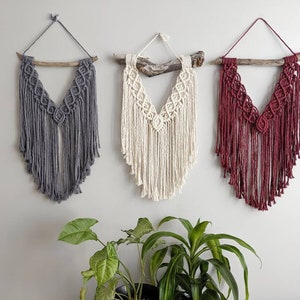 Mini macramê boho pendurado na parede