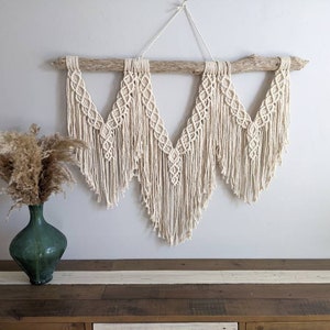 Tapeçaria de parede de macramê em madeira flutuante, tapeçaria de parede contemporânea, decoração de casa com textura neutra, acima da cama, acima do sofá