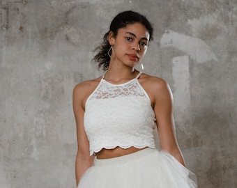 “Honey” bridal top in a trapeze cut