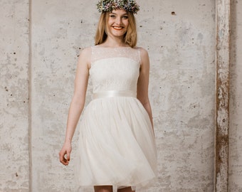 Robe de mariée « Bell » courte en dentelle et tulle