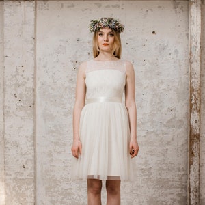 Wedding dress Bell short made of lace and tulle image 4