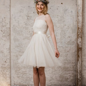 Wedding dress Bell short made of lace and tulle image 2