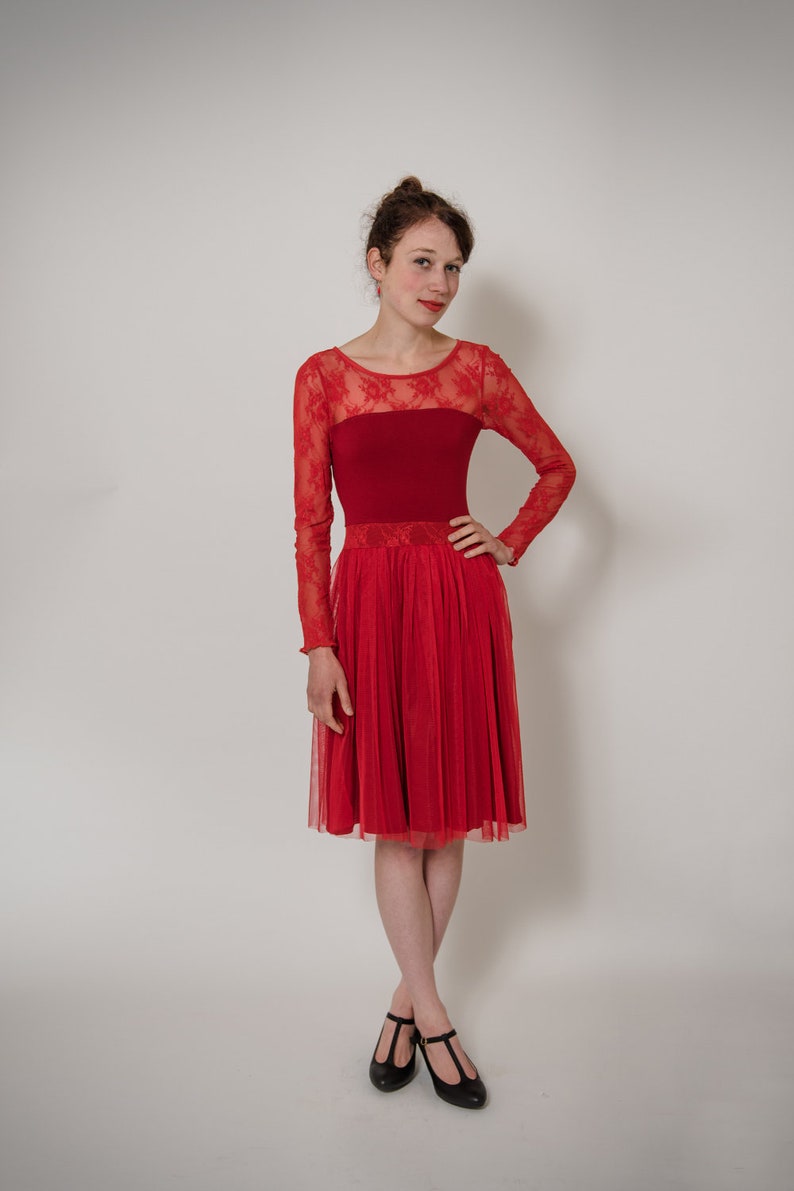 red tulle dress Red Lady with lace image 1