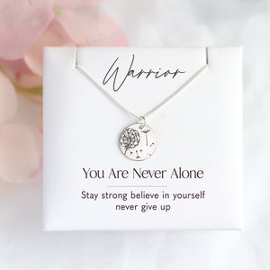 Collar de guerrero, regalo de la fuerza de un luchador para un amigo, regalo de apoyo para el cuidado de la salud, tarjeta Eres fuerte
