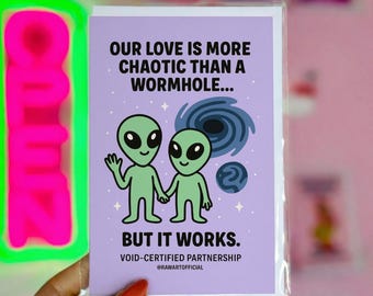 Divertida tarjeta de amor extraterrestre • Agujero de gusano caótico para aniversario de parejas cósmicas
