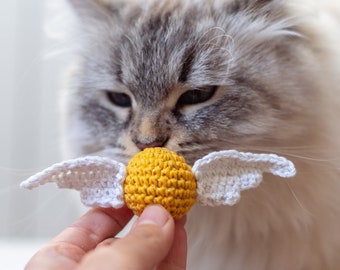 Golden ball with wings catnip, wizard catnip toys,magic cat toys, cat gift, christmas present, HP cat toy, gold, valerian