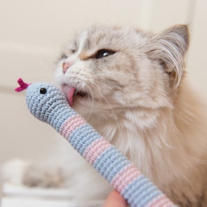 Catnip snake cat toy with rattle, blue kicker with premium catnip and valerian. Cute cat toys. Long crochet toy , catnip kicker crochet