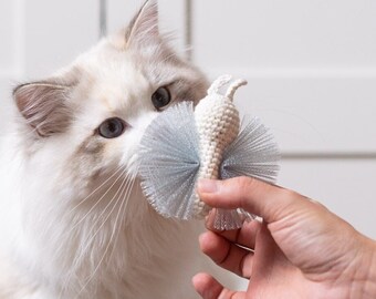 Jouet papillon d'herbe à chat argentée, jouet de chat de papillon de valériane, jouets de chat faits main, jouet de chat de tule, jouet de cloche de hochet, jouet de chaton, cadeau de boîte de chat, cadeau