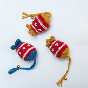 Christmas catnip mouse, cat toys, winter mouse for cat, catnip cat toy, cat toy with bell, crochet cat toy, gift for cat, gray crochet mouse