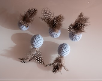 Pelota de hierba gatera con plumas, juguete de valeriana para gatos, sonajero