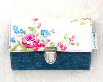 Wallet, 15,5 cm/ 6'' wide, made of jeans and flowery oilcloth outside, rose motifs inside in red and green, upcycling, gift for her