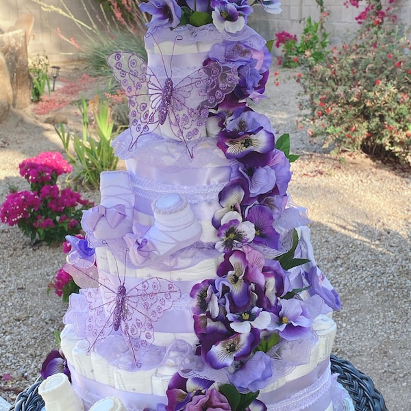 Gâteau de couches fleurs 4 niveaux, gâteau de couches papillons, thème fleurs, pièce maîtresse