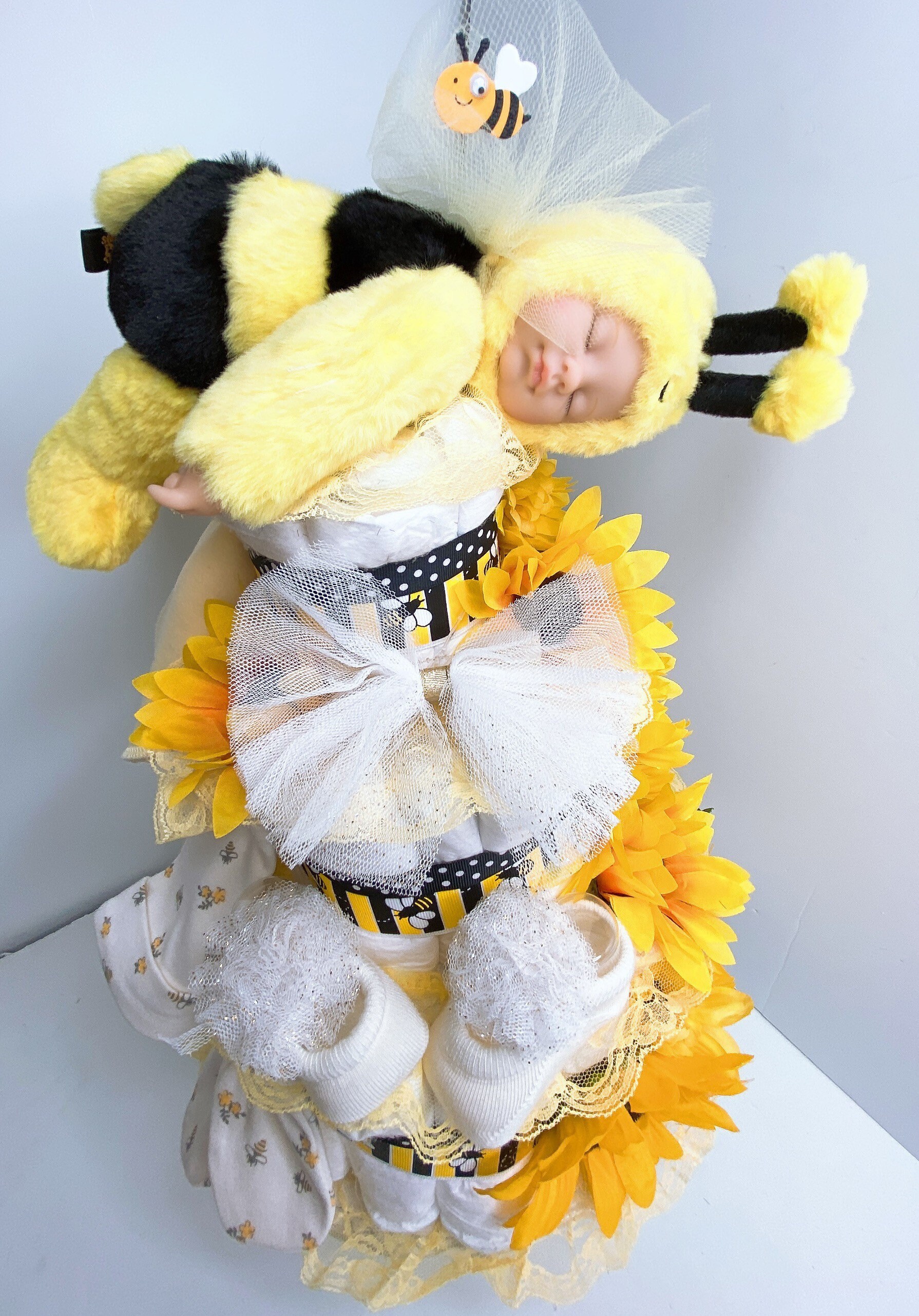 Mommy To Bee Diaper Cake | Bee Diaper Cake | Unisex Diaper Cake