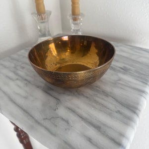 Bol pequeño de latón vintage, vajilla de 15 cm, plato decorativo, bandeja de latón para baratijas con patrón floral grabado.