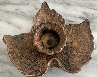 Vintage massief messing blad gegoten metalen kandelaar