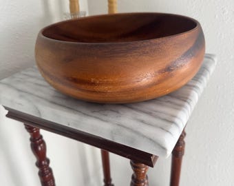 Plato grande de madera tallada a mano, cuenco de madera teñida de oscuro, decoración rústica minimalista o acento de granja, ensaladera, frutero.