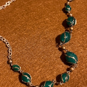 Silber Draht-Gewickelt Grün Stein Perlen Halskette