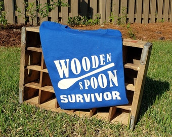 Overleven T-shirt Houten Lepel – grappig T-shirt met humor voor ouderschap
