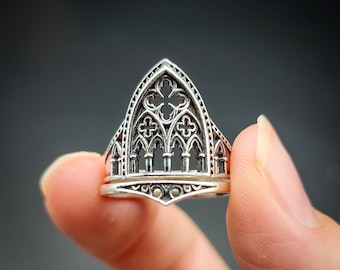 Conjunto de anillos de ventana de catedral de plata