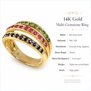 Op de afbeelding: Een 14K gouden multi-edelsteenring met een drievoudig gebogen bandontwerp. De ring heeft smaragd, robijn en saffier edelstenen. Elke steen is ongeveer 2 mm. De ring heeft een hoogglans afwerking.