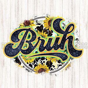 Puede incluir: Un gráfico en blanco y negro con la palabra "Bruh" en una fuente en negrita y estilizada. La palabra está rodeada por un círculo de girasoles amarillos con acentos de estampado de vaca en blanco y negro.