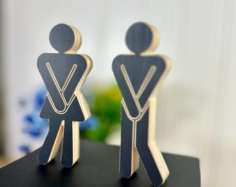Witzige Restroom Deko: Kantenhocker aus Kiefernholz - "Man and Woman Have to Pinky"