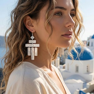 Pendientes de plata martillada de gran tamaño, pendientes colgantes llamativos, pendientes geométricos únicos y modernos, pendientes minimalistas enormes y livianos.