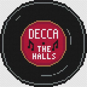 Könnte beinhalten: Eine schwarze Schallplatte mit einem roten Mittellabel. Das Label zeigt den Text "DECCA THE HALLS" in Weiß, mit Noten. Die Schallplatte hat ein pixeliges Kreuzstich-Aussehen.